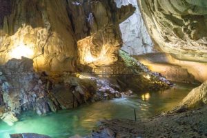 Klarer Höhlenfluss in der Clearwater Cave