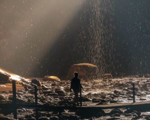 Ausgang der Höhle, Deer Cave, vor dem Licht der Sonne