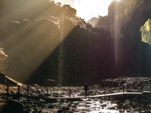 Tour in das Höhlensystem der Deer Cave