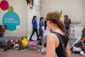 Menschen in den Straßen Cartagena de Indias.