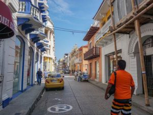 Straße in Kolumbien in der historischen Altstadt Cartagena de Indias.
