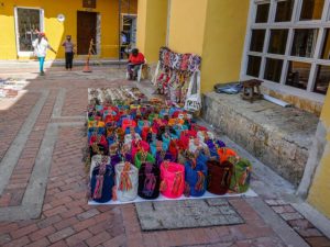 kleiner Markt handgemachter Kunst in Cartagena de Inias