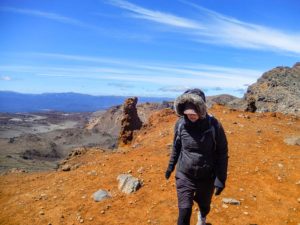 Farina nimmt den Aufstieg zum Red Crater auf dem Tongariro Alpine Crossing.