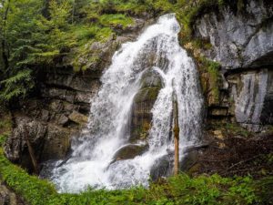 Der Schreinbachfall fällt im Nationalpark Berchtesgaden.