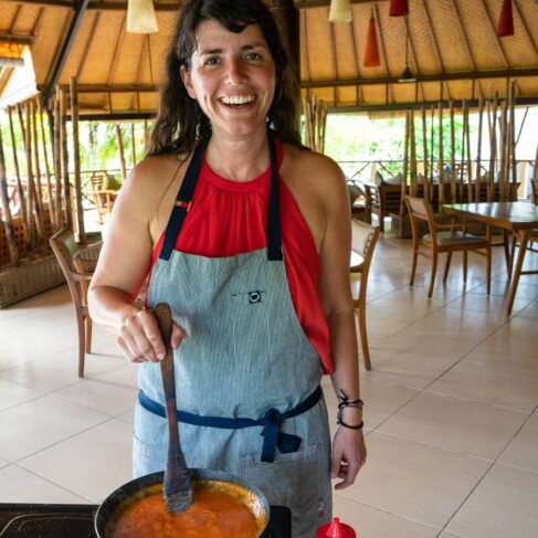 Beim Kochen auf Bali kann es ganz schön warm werden