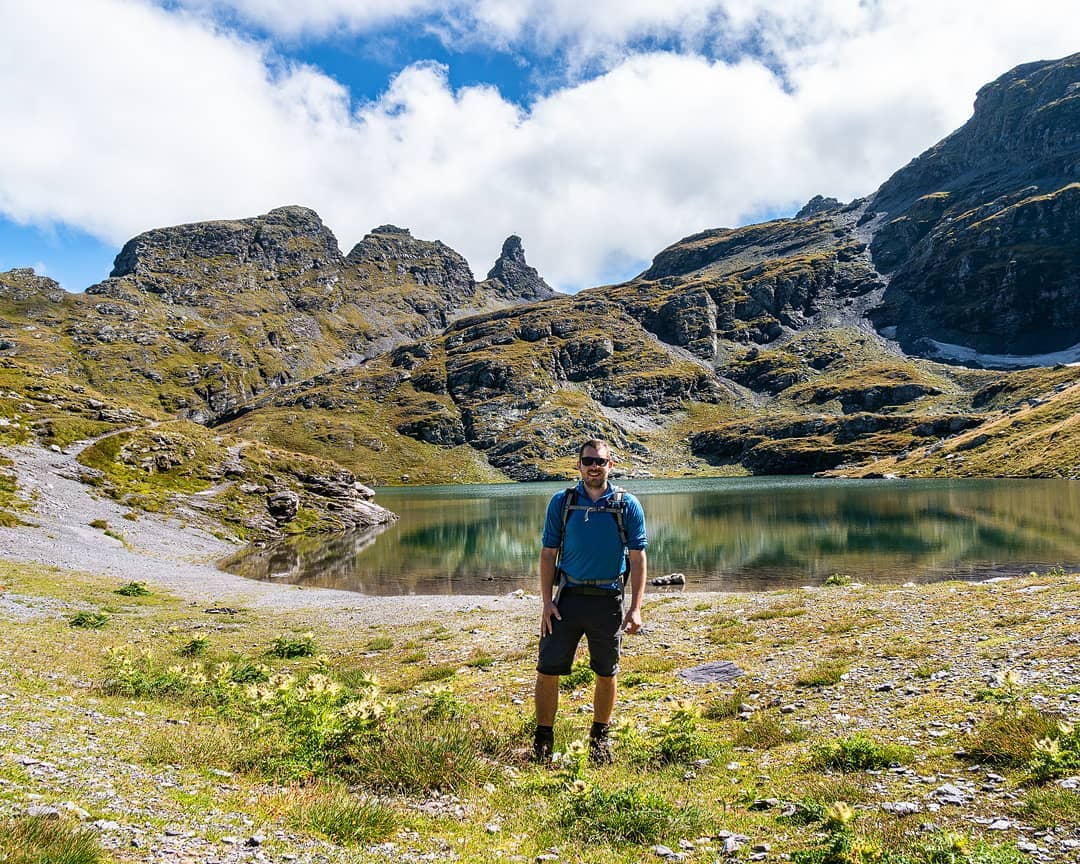 🇬🇧 It's the little things that matter. For us, a day is perfect when the sun is shining, it's warm and we can be outside in nature. Life can be so beautiful when you live in the moment. When hiking we often find small insects or special plants on the way. It's easy to overlook them if you don't have an eye for the little things that are often so special. What makes your day perfect?
---------------------------------------------
🇩🇪 Es sind die kleinen Dinge, die wichtig sind. Für uns ist ein Tag perfekt, wenn die Sonne scheint, es warm ist und wir in der Natur sein können. Das Leben kann so schön sein, wenn man im Moment lebt. Beim Wandern finden wir oft kleine Insekten oder besondere Pflanzen auf dem Weg. Die übersieht man leicht, wenn man den Blick für die kleinen Dinge nicht hat, die oft so besonders sind. Wie wird dein Tag perfekt?
🔹
🔹
🌐 www.oceansandmountains.de
🔹
🔹
#oceansandmountains #schweiz #schweizerberge #einmalumdiewelt #schweiztorismus #schweizeralpen #hochhinaus #fromabove #wandernschweiz #aufreisen #fernweh #reiseliebe #wanderlust #europareise #reisefieber #reiselust #umdiewelt #travelmoments #spätsommer #glücksmomente #europatrip #traveltheworld #seetheworldwithme #sommerfeeling #traveldiary #bergfieber #freudeamleben #travelcapture #sommerliebe #reisemomente